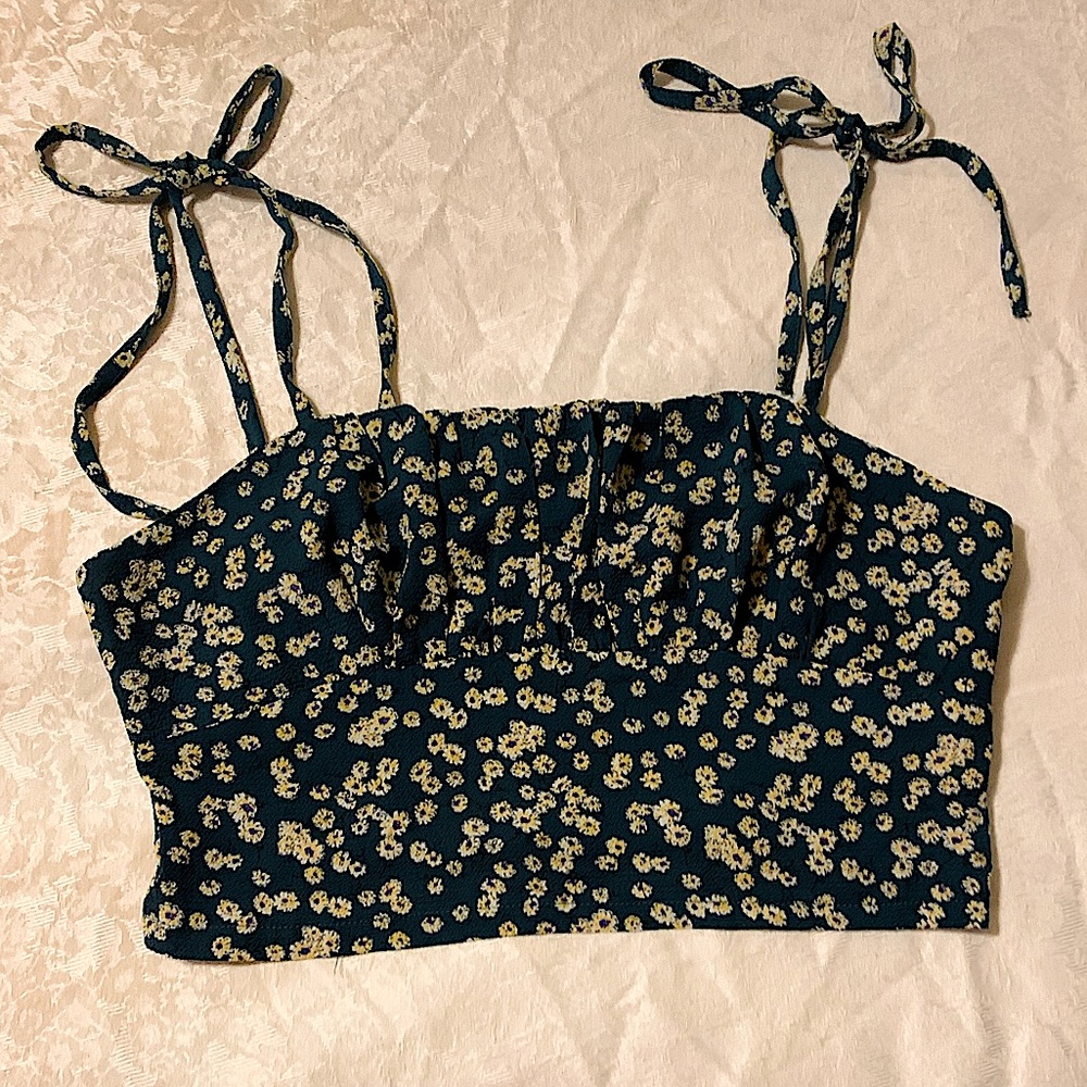 SHEIN Ditsy Floral Crop Top